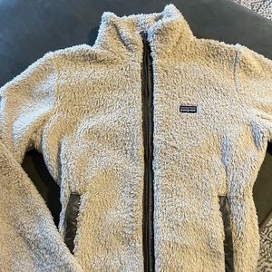Women’s Patagonia Fleece (L) 🐻